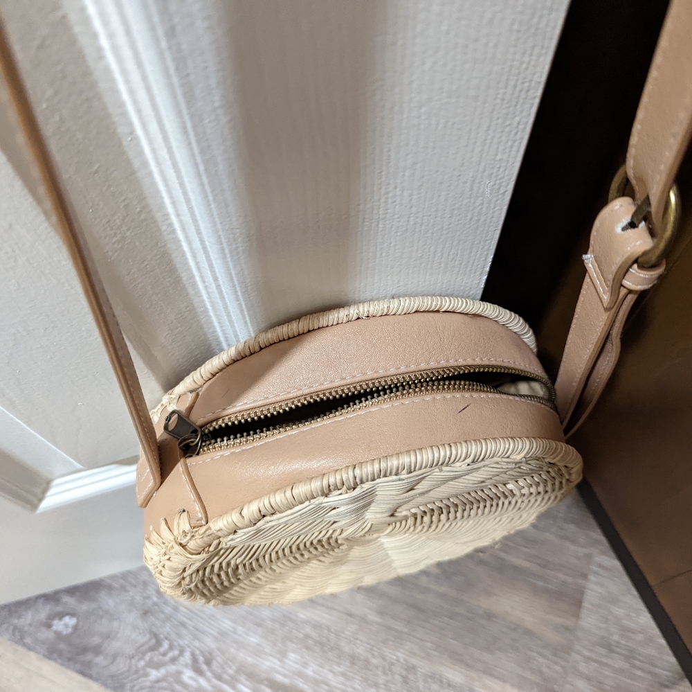 Round Straw Shoulder Bag (small) - Picture 3 of 7